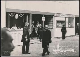 1936 Bp., Budapesti Nemzetközi Vásár, az Első Kecskeméti Konzervgyár Rt. standja, Bánó fotó, hidegpecséttel jelzett, 19×24 cm