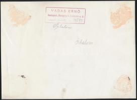 Vadas Ernő (1899-1962): Őrhalom, menyecskék a templomban, pecséttel jelzett, feliratozott fotó, 18×2...