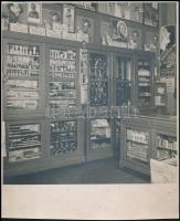 cca 1913 Nagyvárad, Koller Ágoston műköszörűs fodrászkellék és acéláru-üzlete, utcafront, üzletbelső...