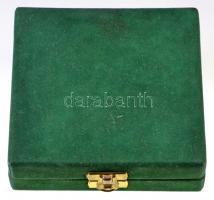 DN "Honvédelmi Minisztérium" aranyozott és zománcozott fém emlékérem csillag alapon, erede...