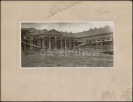 cca 1923 Vajta, az épülő Zichy-kastély, fotó, kartonra ragasztva, feliratozva, a karton sérült, 12×23,5 cm