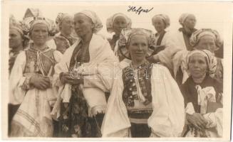 50 db régi felvidéki folklór képeslap, népviselet. Fényképezte Karel Plicka / 50 pre-1945 Slovakian ...