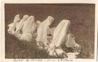 50 db régi felvidéki folklór képeslap, népviselet. Fényképezte Karel Plicka / 50 pre-1945 Slovakian ...