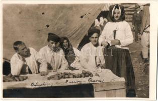 50 db régi felvidéki folklór képeslap, népviselet. Fényképezte Karel Plicka / 50 pre-1945 Slovakian ...