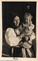 35 db régi felvidéki, szlovák folklór képeslap, népviselet. Fényképezte Karel Plicka / 35 pre-1945 S...