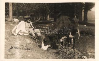 35 db régi felvidéki, szlovák folklór képeslap, népviselet. Fényképezte Karel Plicka / 35 pre-1945 S...