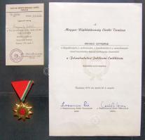 1970 Felszabadulási jubileumi emlékérem és adományozó irata (doboz nélkül)