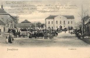 Dunaföldvár, Erzsébet tér, piac, árusok, Cziráky József üzlete. Somló Manó kiadása