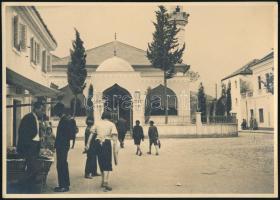 cca 1930-1940 Trebinje, mecset és üzlet, hátoldalon feliratozott fotó, 12×17 cm / Trebinje, mosque, photo