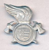 ~1946-1947. "Tűzoltó" ezüstözött fém jelvény tű nélkül (25x24mm) T:2