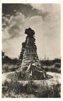 Uzsok, Uzhok; Hősök temetője 1914-1918. Steinfeld Erzsébet kiadása / WWI Heroes cemetery, monument (apró szakadás / tiny tear)