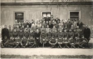 1939 Szombathely, A számvevői tanfolyam berekesztése előtt egy nappal, csoportkép, honvédek. Kühn photo