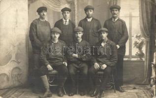 2 db régi fotó képeslap, mészárosok, hentesek / 2 pre-1945 photo postcards, butchers