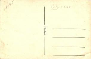 Magyar katona kitüntetésekkel és feleségével, családi csoportkép / Hungarian soldier with his wife a...