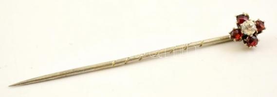 Ezüst(Ag) kitűző, gránát kövekkel, jelzett, h: 6 cm, bruttó: 1,5 g