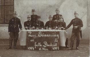 1904-1907 Zur Erinnerung an die halbe Dienstzeit / Osztrák-magyar katonák a szolgálati idő felét ünneplik sörrel / Austro-Hungarian military, soldiers celebrating half-time in their period of service with beer. photo