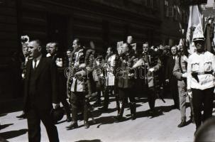 cca 1930 Budapest felvonulás. irredenta emlékmű, Hősök tere és egyéb képek, 40 db városképes fotóneg...