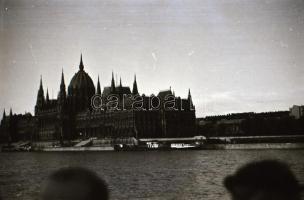 cca 1930 Budapest felvonulás. irredenta emlékmű, Hősök tere és egyéb képek, 40 db városképes fotóneg...