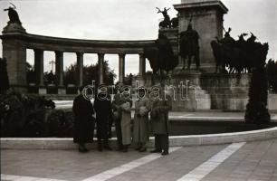 cca 1930 Budapest felvonulás. irredenta emlékmű, Hősök tere és egyéb képek, 40 db városképes fotóneg...