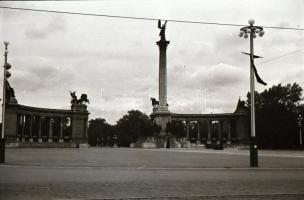 cca 1930 Budapest felvonulás. irredenta emlékmű, Hősök tere és egyéb képek, 40 db városképes fotóneg...