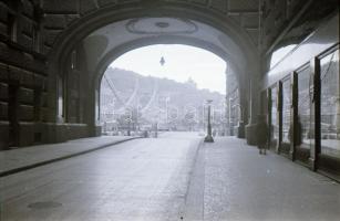 cca 1930 Budapest felvonulás. irredenta emlékmű, Hősök tere és egyéb képek, 40 db városképes fotóneg...