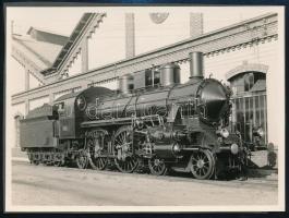 cca 1920-1930 Magyar Királyi Államvasutak 202. számú mozdonya, albumlapra ragasztott fotó, 12×17 cm / MÁV 202. locomotive, vintage photo