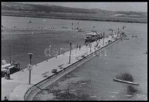 cca 1970 Velencei-tó, 4 db fotó (ebből 2 db vintage fénykép), 25x18 cm és 10x15 cm között