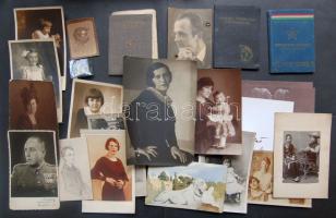 Igazolványok, fényképek, levél kis tétel