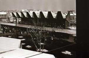 cca 1976 Budapest, Moszkva tér, 2 db szabadon felhasználható vintage negatív (24x36 mm)