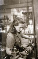 cca 1949 Budapest, autóbusz (vagy troli?) a gyártósoron, Rózsa György (?-?) budapesti fotóriporter h...