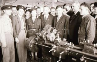 1949. május 14. Budapest, a Gamma Gyár új tanműhelyét avatja fel Kossa István miniszter, Rózsa Györg...