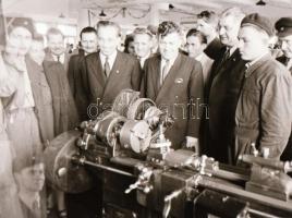 1949. május 14. Budapest, a Gamma Gyár új tanműhelyét avatja fel Kossa István miniszter, Rózsa Györg...