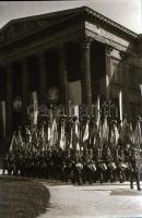 cca 1948 Budapest, Honvéd hét, katonai ünnepség, főtisztek, politikusok, felvonulók, katonák, stb., ...