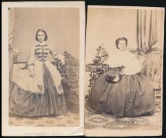 cca 1858 Női divat, 2 db vizitkártya méretű fénykép jelzett műtermekből, 10,5x6 cm