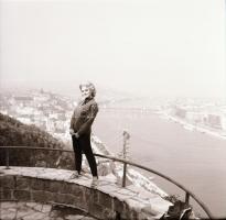 1963 Budapest, Éva Six, azaz Klein Éva (1937) színésznő, akit Hollywoodban a magyar Marilyn Monroe-k...