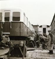 cca 1960 Földalatti villamosok, azaz metrókocsik gyártása a Ganz-Mávag gyárban, Kotnyek Antal (1921-...
