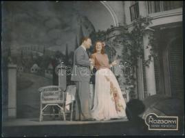 cca 1948 Kézzel színezett színházi felvételek Rozgonyi matricával, 2 db vintage fotó, 23,5x17,5 cm