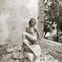 cca 1978 Menesdorfer Lajos (1941-2005) budapesti fotóművész hagyatékából 8 db vintage negatív, szoli...