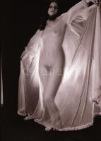 cca 1970 Sejtelmes és rejtelmes, szolidan erotikus felvételek, 7 db vintage negatív, 24x36 mm