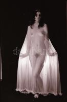 cca 1970 Sejtelmes és rejtelmes, szolidan erotikus felvételek, 7 db vintage negatív, 24x36 mm