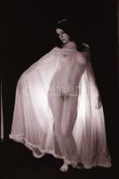 cca 1970 Sejtelmes és rejtelmes, szolidan erotikus felvételek, 7 db vintage negatív, 24x36 mm