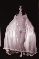 cca 1970 Sejtelmes és rejtelmes, szolidan erotikus felvételek, 7 db vintage negatív, 24x36 mm