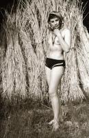 cca 1972 Nádüzem a Velencei-tó partján, szolidan erotikus felvételek, 13 db vintage negatív, 24x36 m...