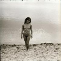 cca 1986 Menesdorfer Lajos (1941-2005) budapesti fotóművész hagyatékából 8 db vintage negatív, szoli...