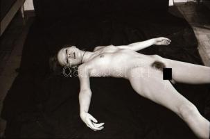 cca 1972 Esős vasárnapokon kellemes időtöltés, szolidan erotikus felvételek, 24 db vintage negatív, ...