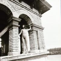 cca 1985 Mindenkivel megtörténhet, szolidan erotikus felvételek, 4 db vintage negatív (6x6 cm) és 2 ...