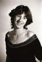 cca 1977 Műtermi gyakorlatok, szolidan erotikus felvételek, 33 db vintage negatív, 24x36 mm