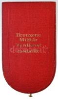 1890. "Bronz Katonai Érdemérem" aranyozott Br kitüntetés mellszalaggal, eredeti, sérült to...