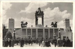 1938 Budapest XIV. Hősök tere, a XXXIV. Nemzetközi Eucharisztikus Kongresszus főoltára