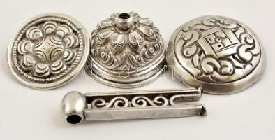 Tibeti ezüst és fém, korallos ruhadísz, stb., jelzés nélkül, bruttó: 355 g